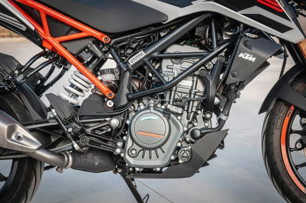 Comment installer un système de suspensions progressives sur une KTM 790 Adventure pour une conduite plus souple ?